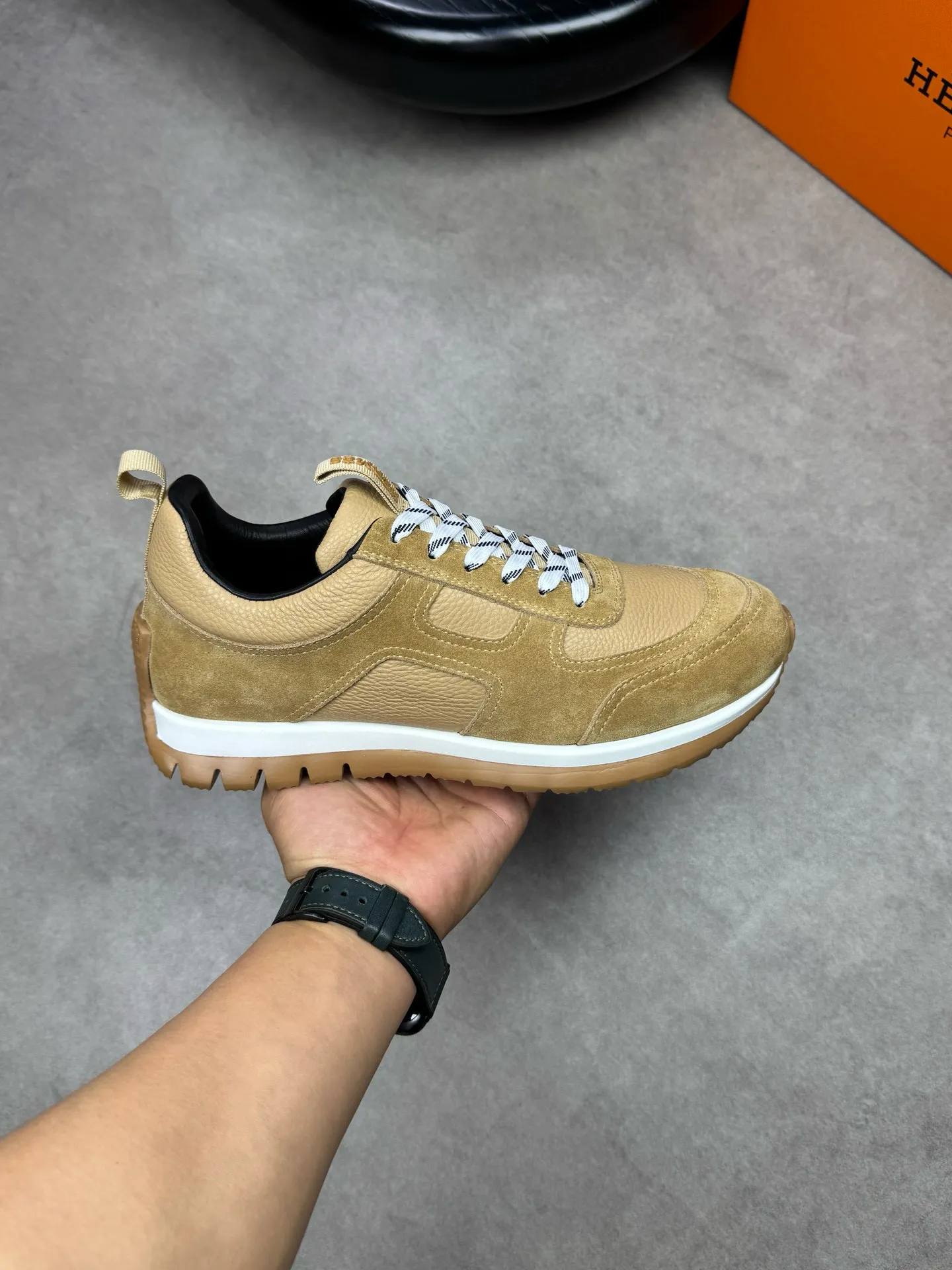 [HERMES] Hermes men's shoes 💰: 800💰 - High-end quality original items 🔍🔍🔍 casual sports shoes - Upper: 🔝 pebbled calfskin, suede calfskin, shoe body forged ´H´ totem, tongue webbing injection molded brand logo - Lining: brand canvas, foot pads; water-dyed cowhide -Outsole: Ultra-light T men's shoes 💰U foam; two-color molded outsole -Ultra-high quality control and fine workmanship: highlighted (high-end, extravagance, grade) -Size: 38-44 (45, can be customized)